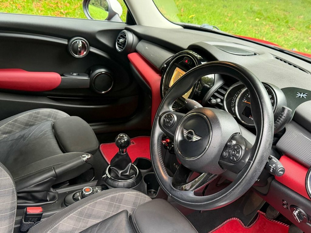 Mini Hatch 1.5L Cooper Red #2