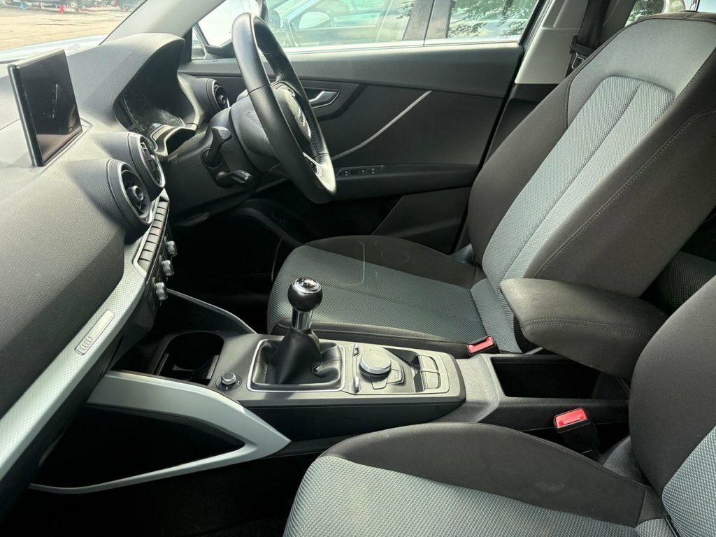 Audi Q2 1.6L Technik Grey #6