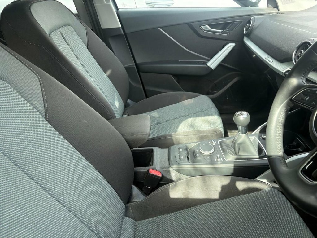 Audi Q2 1.6L Technik Grey #2