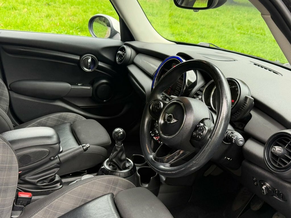 Mini Hatch 1.5L Cooper D Black #2