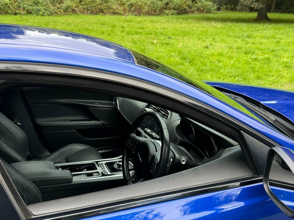 Jaguar XE Prestige Red #15