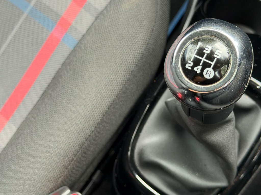 Peugeot 108 Active #21