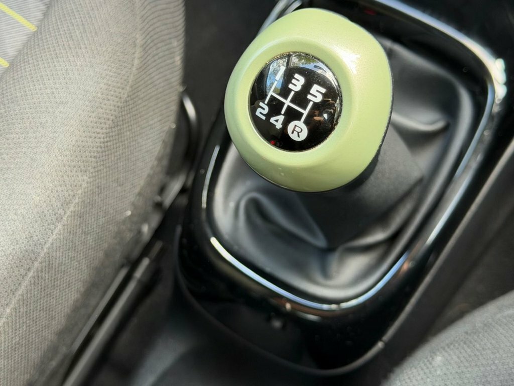 Peugeot 108 Active Black #21