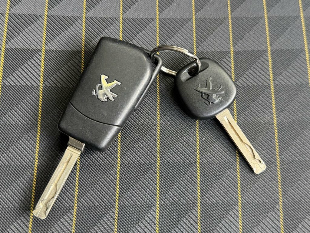 Peugeot 108 1.0 Allure Black #27