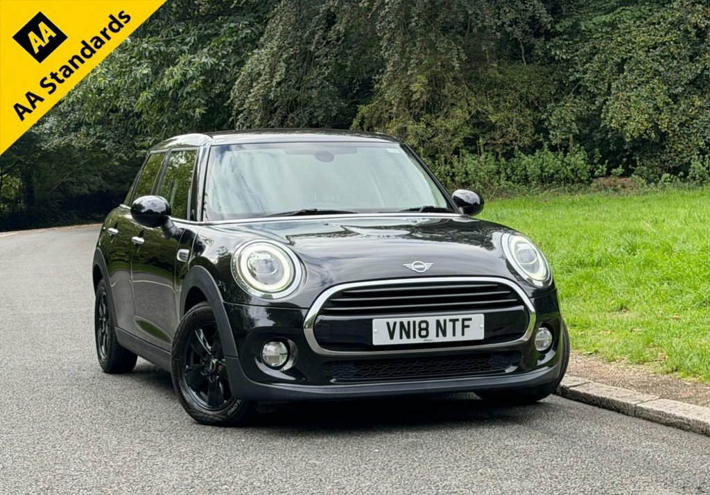 Mini Hatch 1.5L Cooper Black
