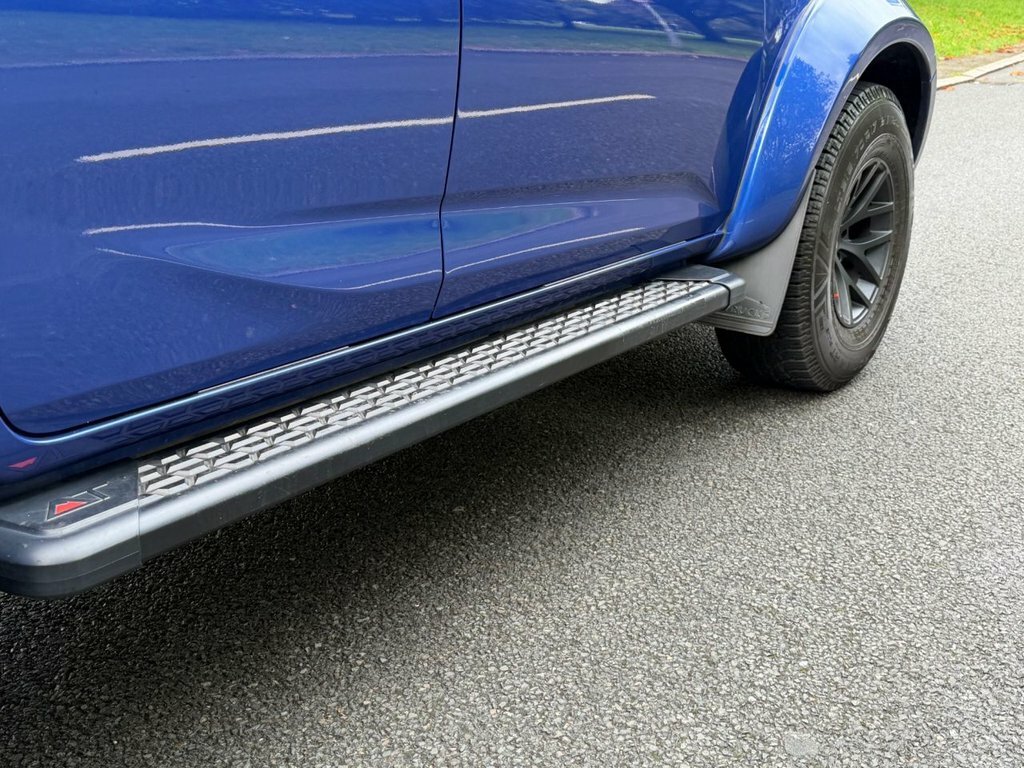 Isuzu D-Max Isuzu D-max 1.9 V-cross Double Cab 4X4 Black #24