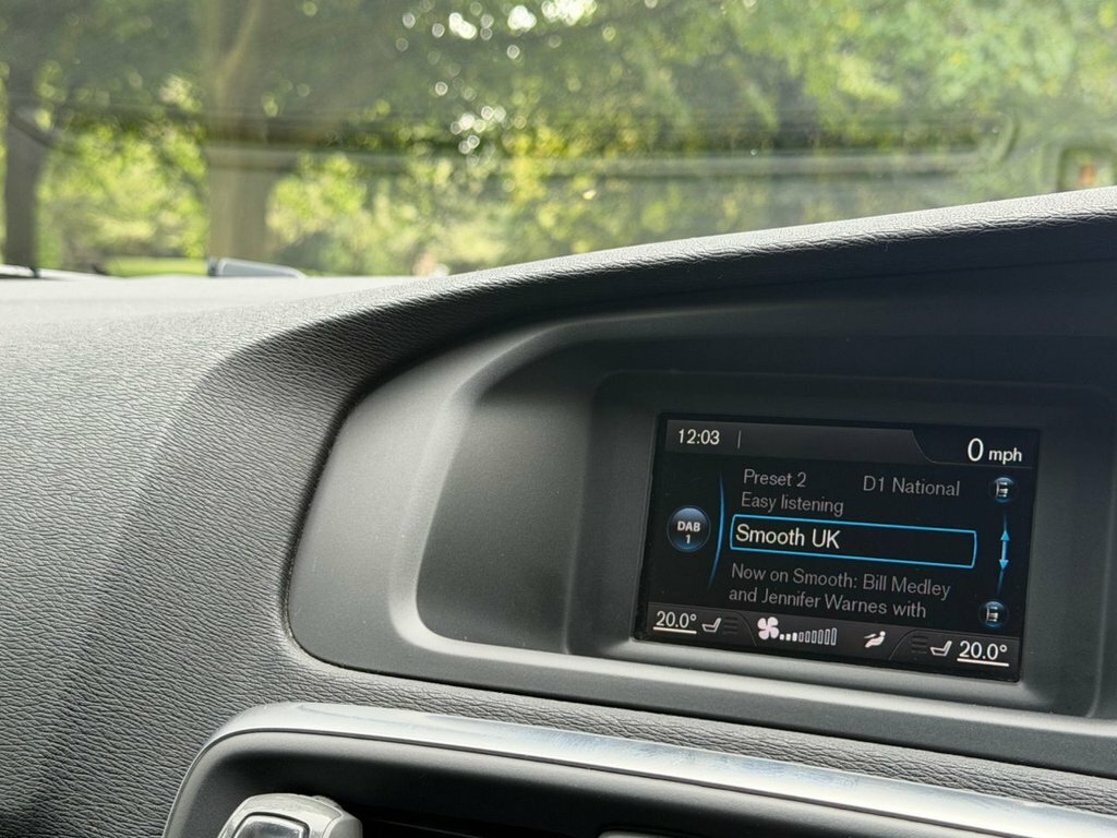 Volvo V40 V40 R-design Lux D2 White #17