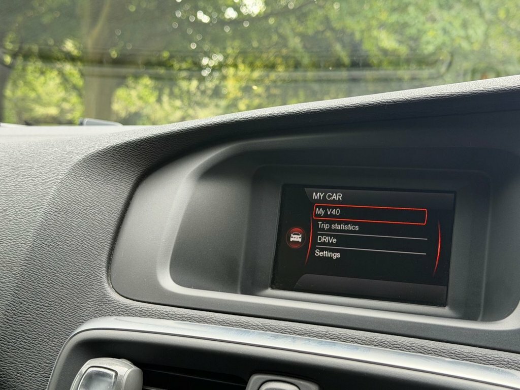 Volvo V40 V40 R-design Lux D2 White #18
