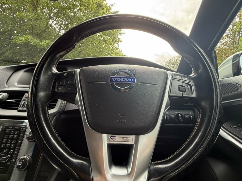 Volvo V40 V40 R-design Lux D2 White #23