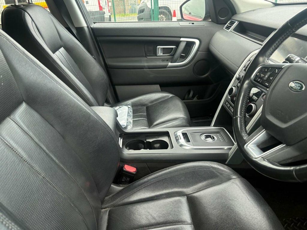 Land Rover Discovery Sport 2L Hse Black Red #2