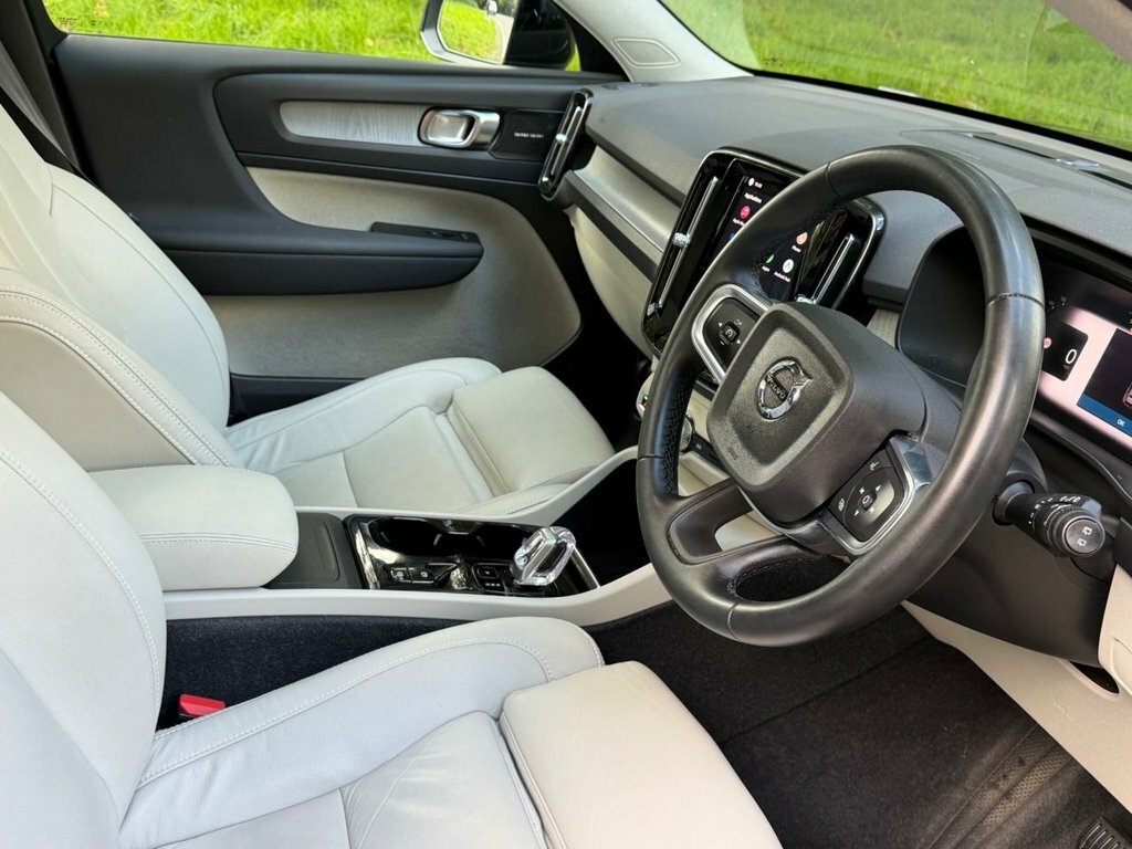 Volvo XC40 2L Ultimate Black #2