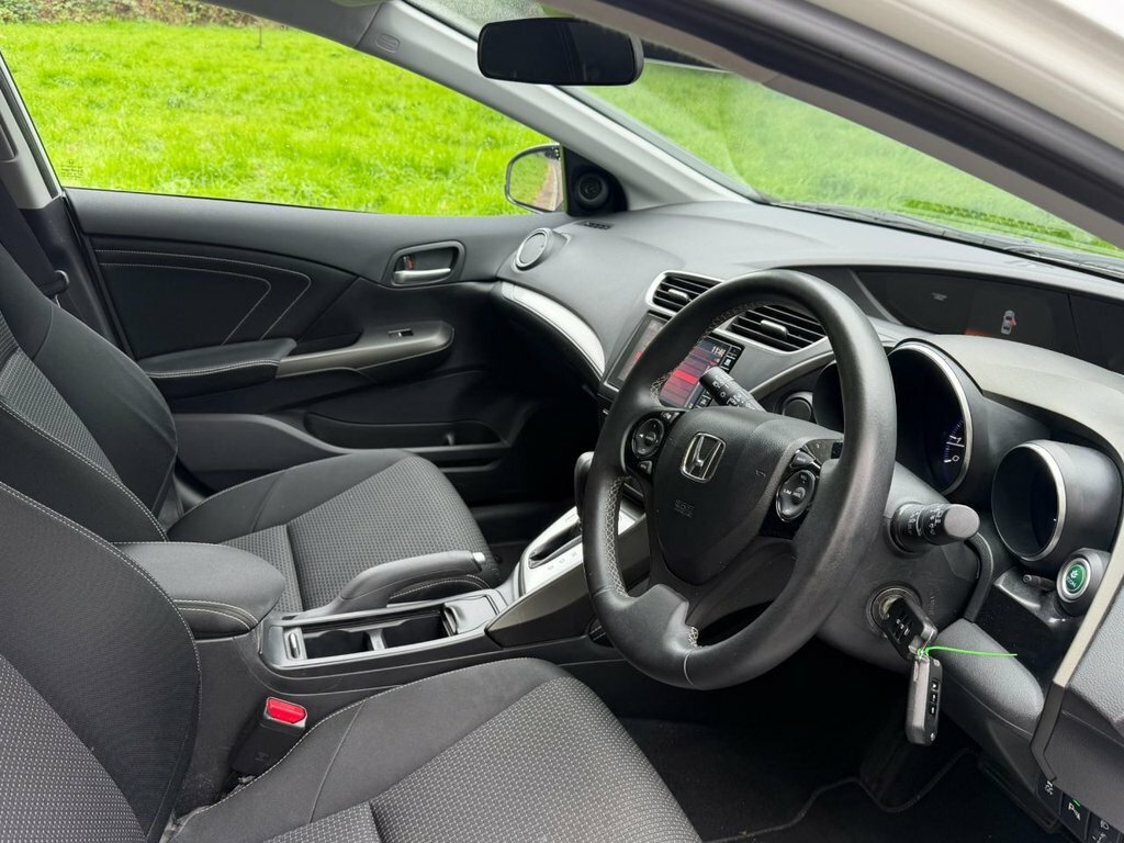 Honda Civic 1.8L Se Plus White #2