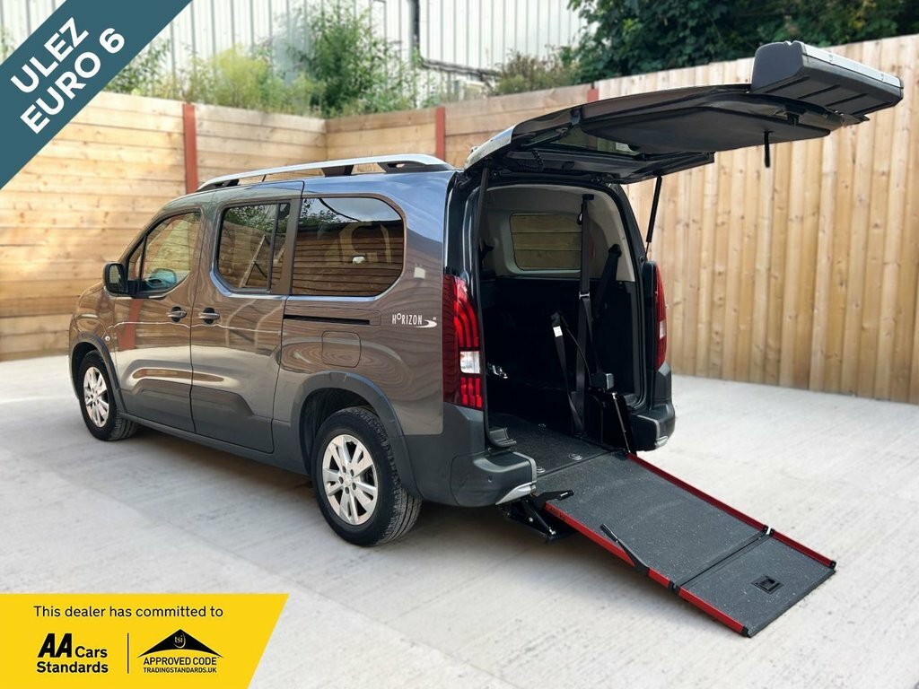Peugeot Rifter 1.2L Allure Grey
