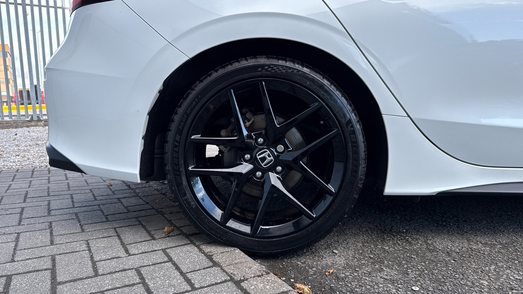 Honda Civic Honda Civic 2.0 Ehev Sport Cvt Hatchback White #5