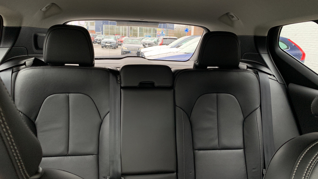 Volvo XC40 D3 Awd R-design White #95