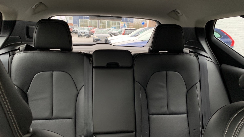 Volvo XC40 D3 Awd R-design White #93
