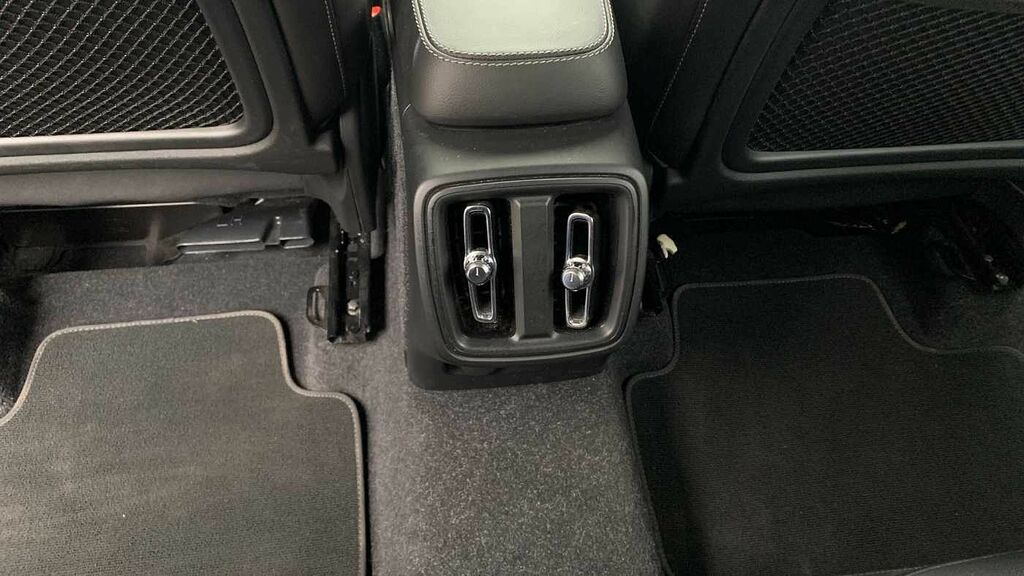 Volvo XC40 D3 Awd R-design White #127