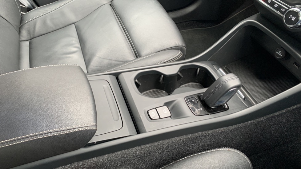 Volvo XC40 D3 Awd R-design White #79