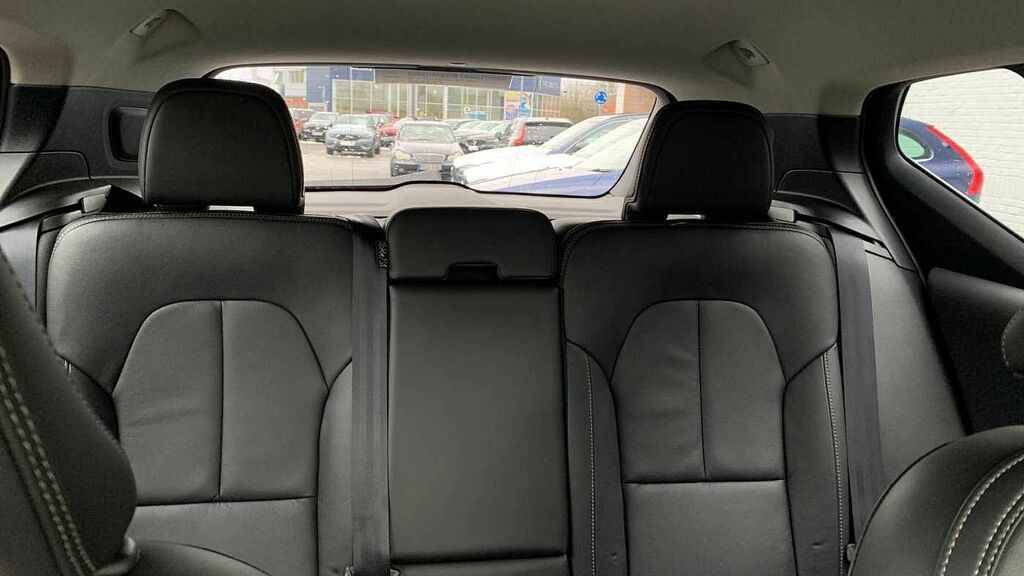 Volvo XC40 D3 Awd R-design White #143
