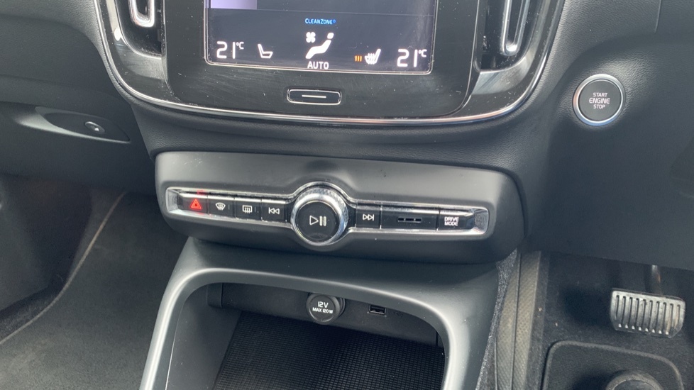Volvo XC40 D3 Awd R-design White #77