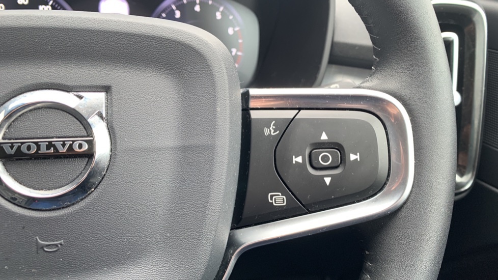 Volvo XC40 D3 Awd R-design White #37