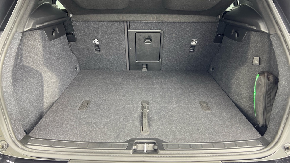 Volvo XC40 Plus Black Edition Black #17