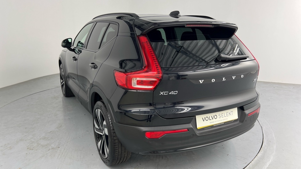 Volvo XC40 Plus Black Edition Black #47