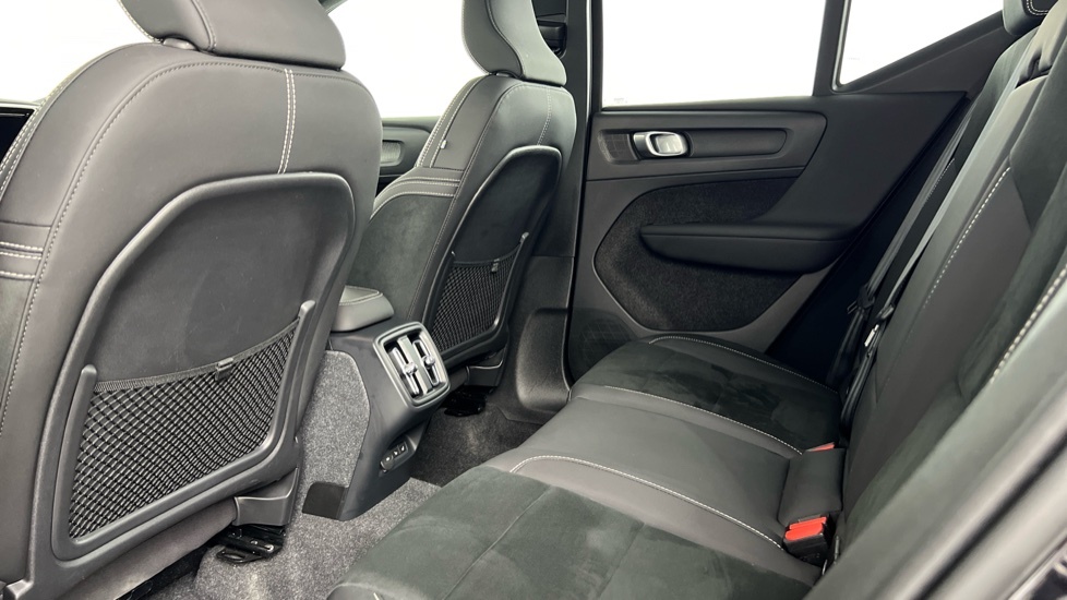 Volvo XC40 Plus Black Edition Black #10