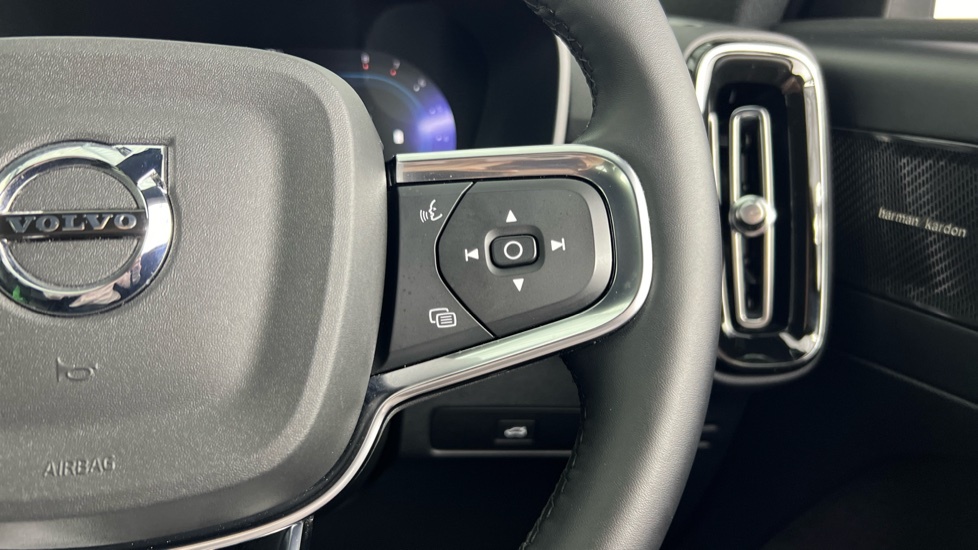 Volvo XC40 Plus Black Edition Black #19