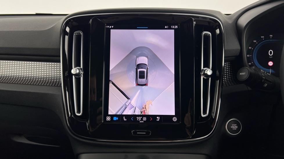 Volvo XC40 Plus Black Edition Black #35