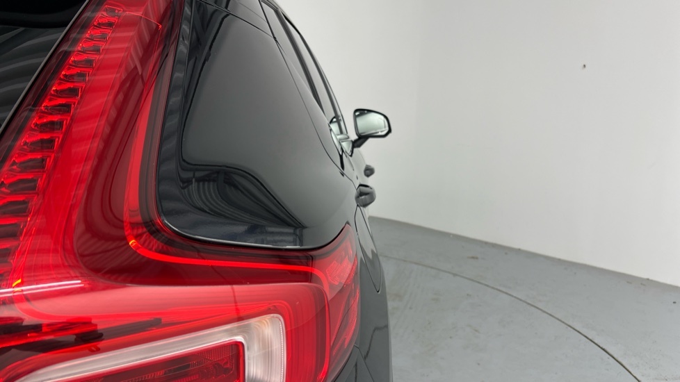 Volvo XC40 Plus Black Edition Black #43