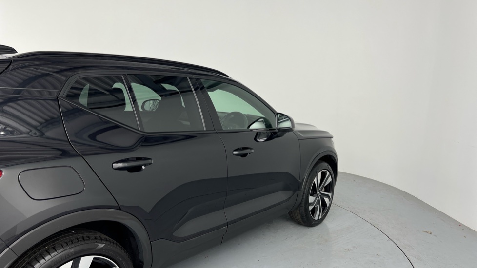Volvo XC40 Plus Black Edition Black #44