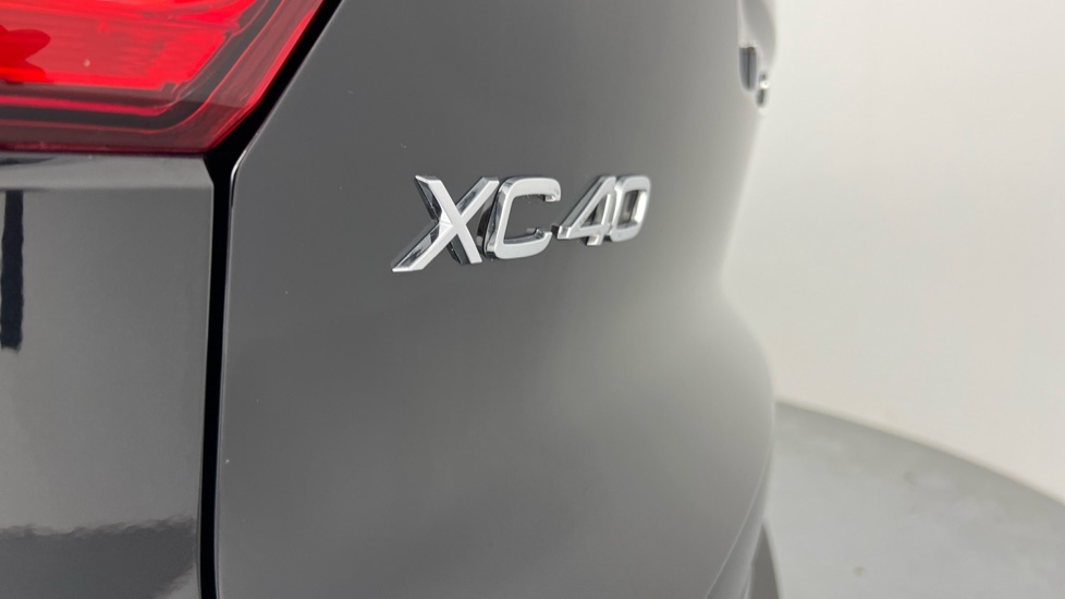 Volvo XC40 Plus Black Edition Black #49