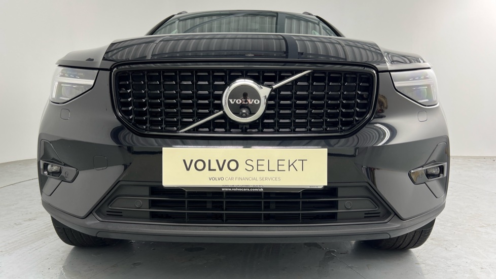 Volvo XC40 Plus Black Edition Black #48