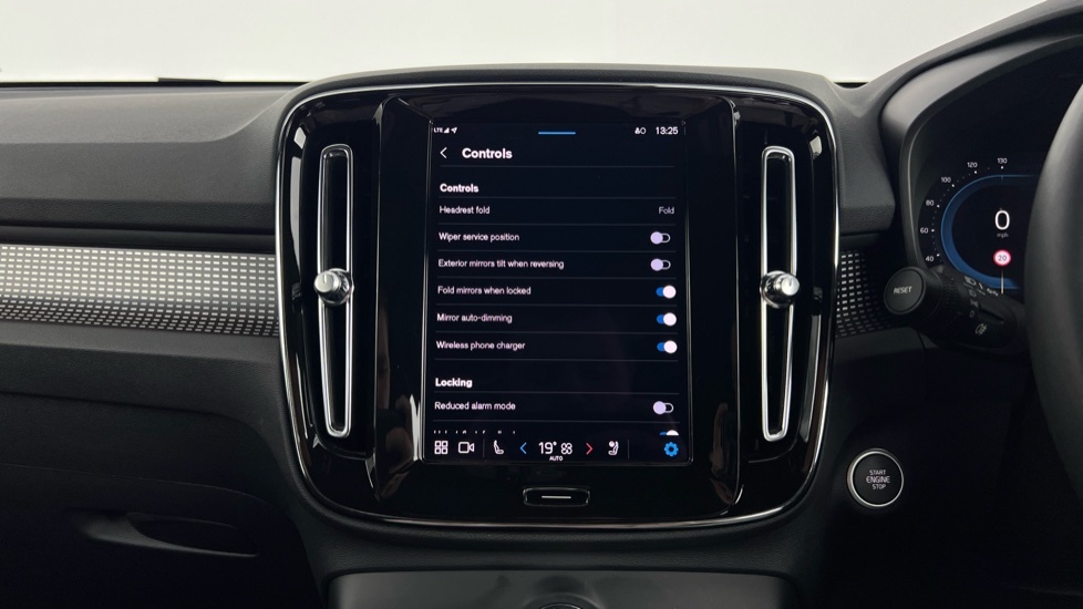 Volvo XC40 Plus Black Edition Black #31