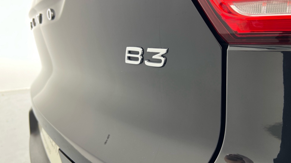 Volvo XC40 Plus Black Edition Black #50