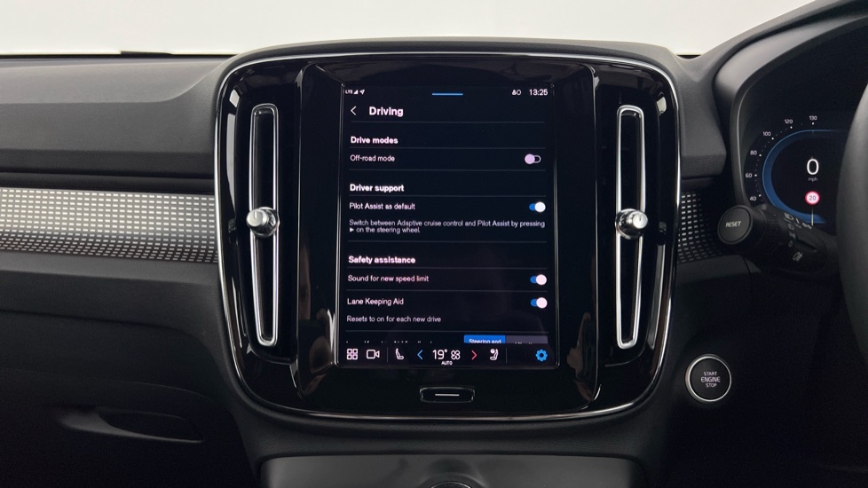 Volvo XC40 Plus Black Edition Black #34