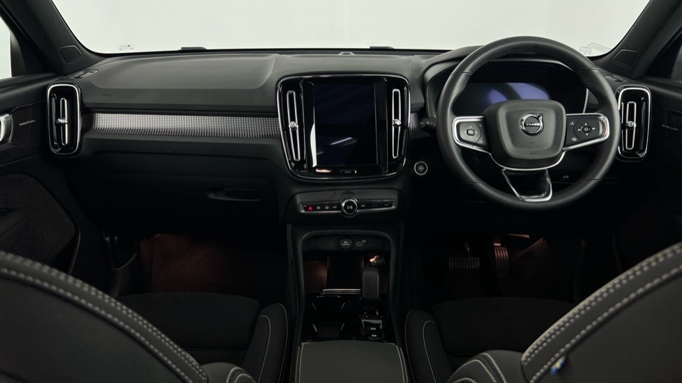Volvo XC40 Plus Black Edition Black #20