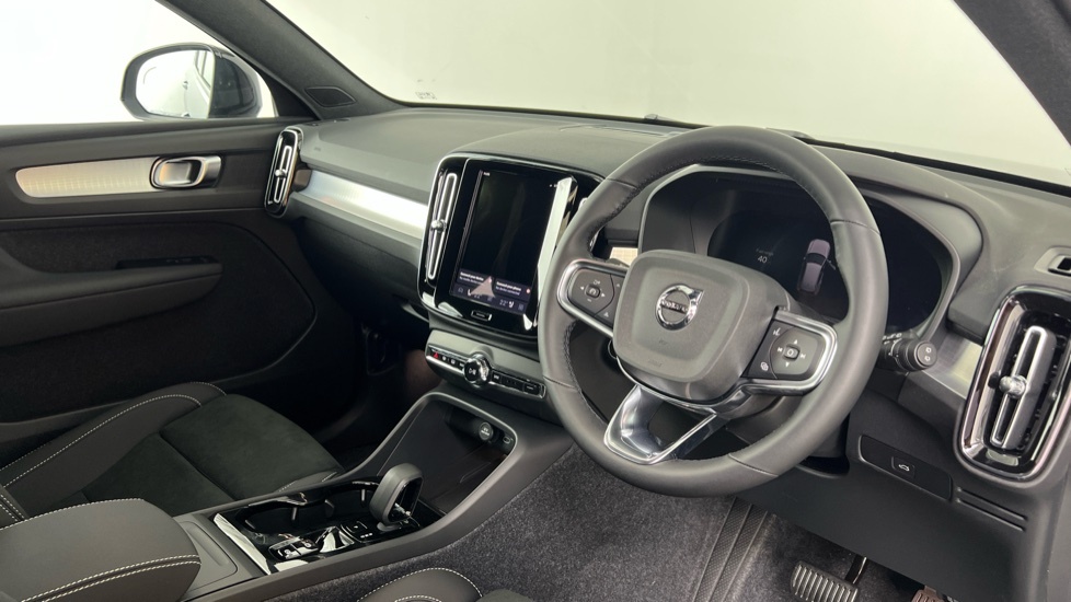 Volvo XC40 2.0 B3p Plus Black Edition Blue #4