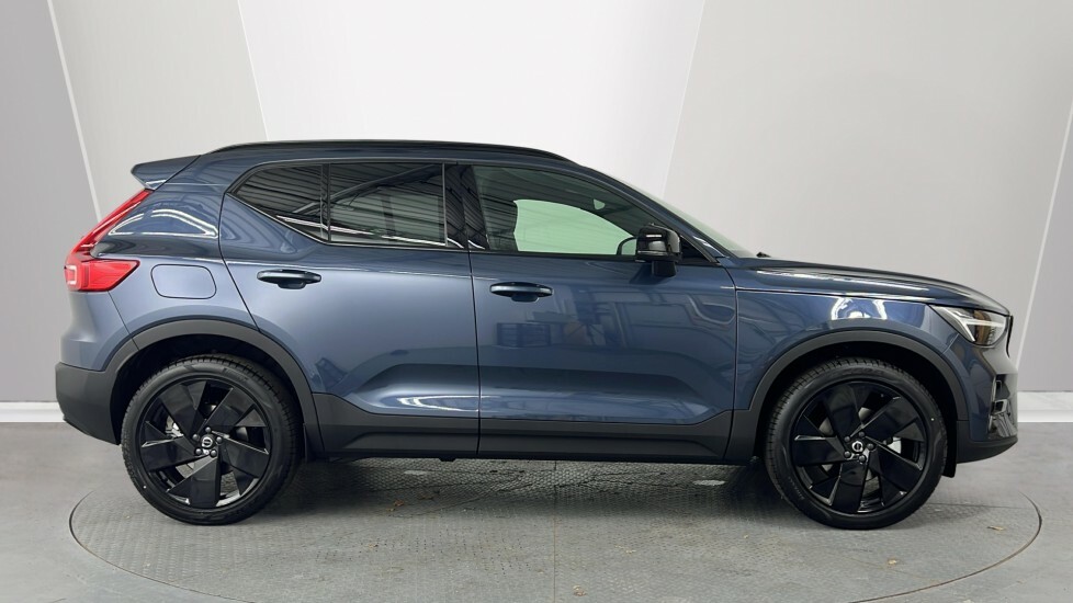 Volvo XC40 2.0 B3p Plus Black Edition Blue #3