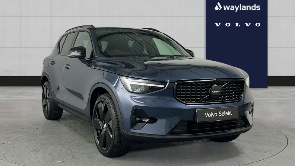 Volvo XC40 2.0 B3p Plus Black Edition Blue