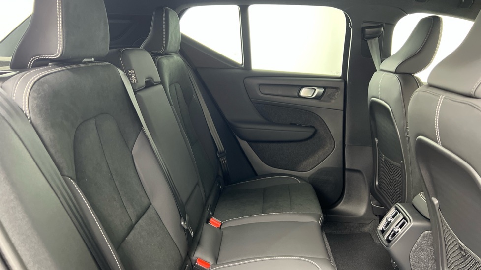 Volvo XC40 2.0 B3p Plus Black Edition Blue #6