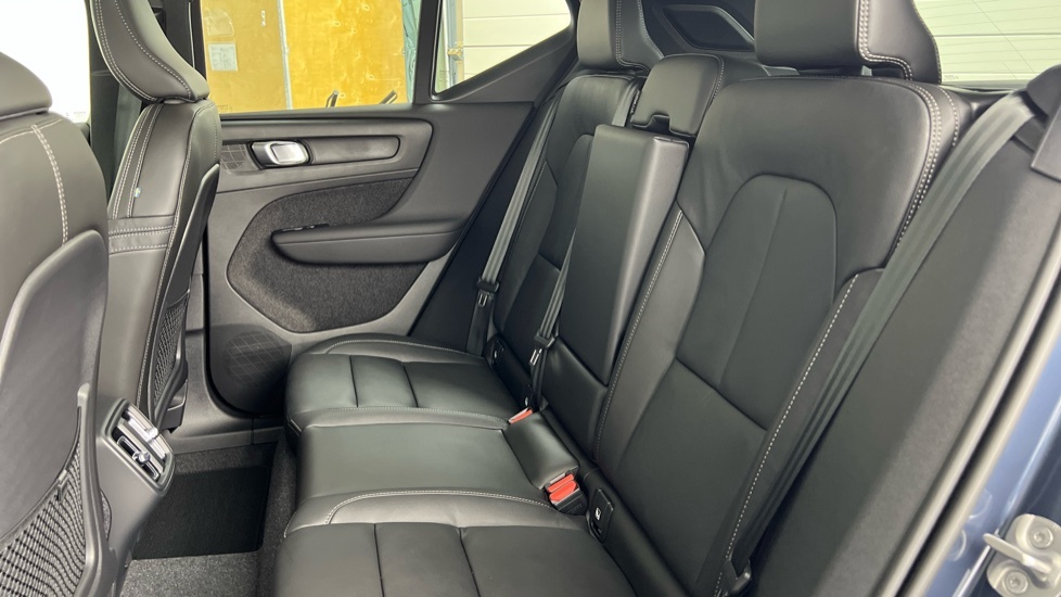 Volvo XC40 2.0 B3p Plus Black Edition Black #31