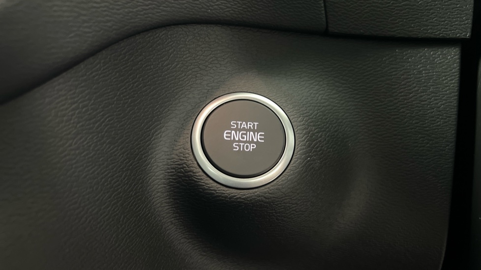 Volvo XC40 2.0 B3p Plus Black Edition Black #25
