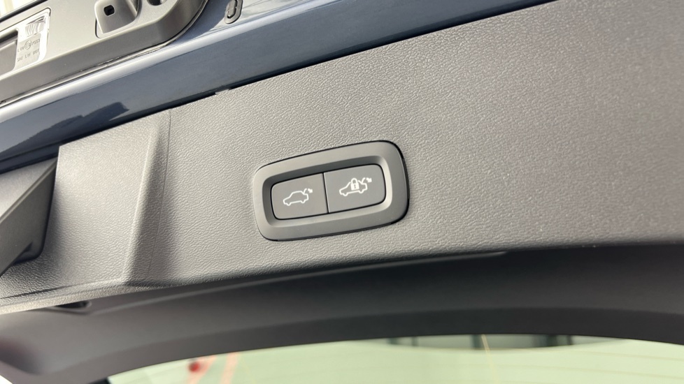 Volvo XC40 2.0 B3p Plus Black Edition Black #33
