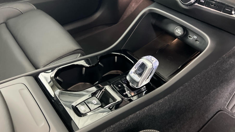 Volvo XC40 2.0 B3p Plus Black Edition Black #23