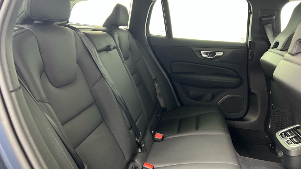 Volvo V60 B4 Plus, Mild Hybrid Darkcarplay, Tints, Blue #6