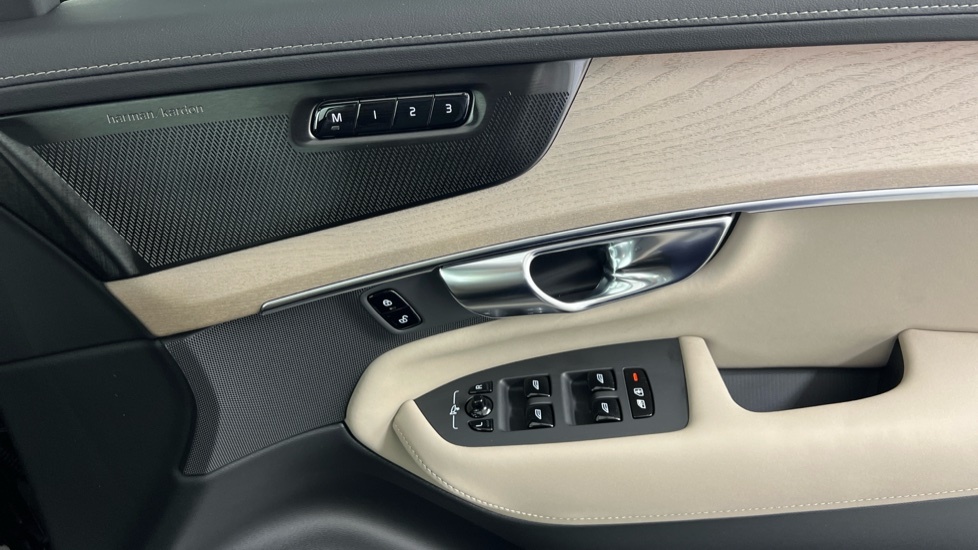 Volvo XC90 Ultra Blue #27