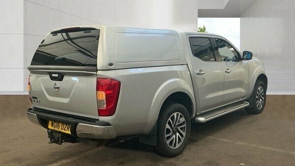 Nissan Navara White #4