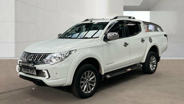 Mitsubishi L200 2.4 Di-d Dc Barbarian Pickup Double Cab White #2